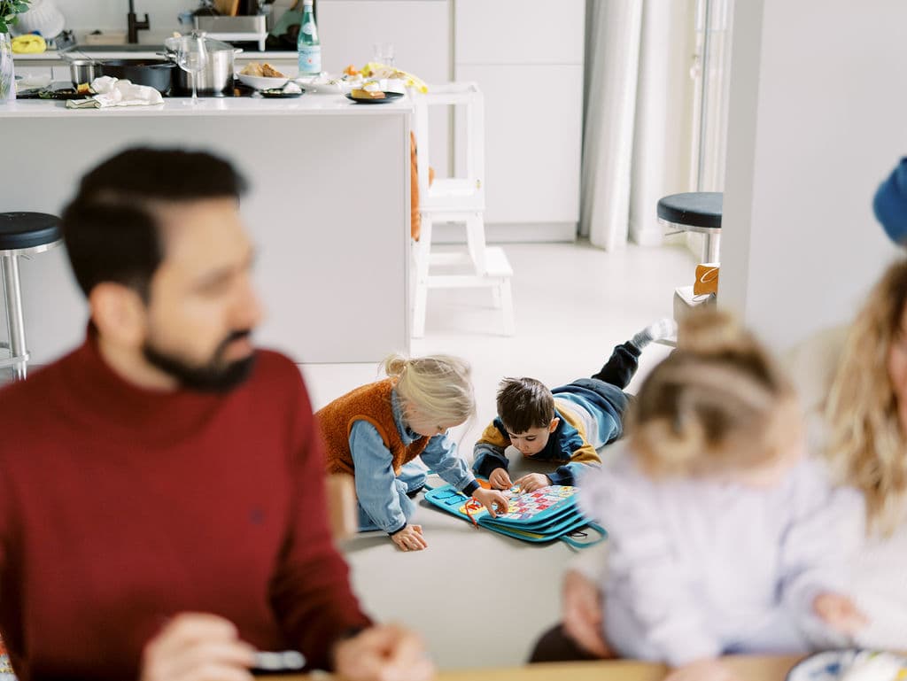 Families sharing a dinner together — photo 1